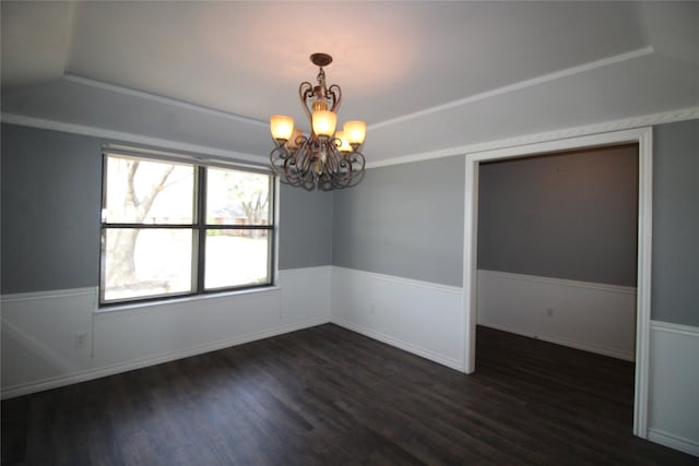 634 Ray Ave, Desoto, TX 75115 - unfurnished room featuring baseboards, dark wood-style flooring, and an inviting chandelier