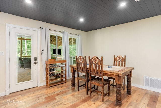 1042 N Lane Dr, Shreveport, LA 71107 - dining space featuring light wood-style flooring, visible vents, recessed lighting, and a healthy amount of sunlight