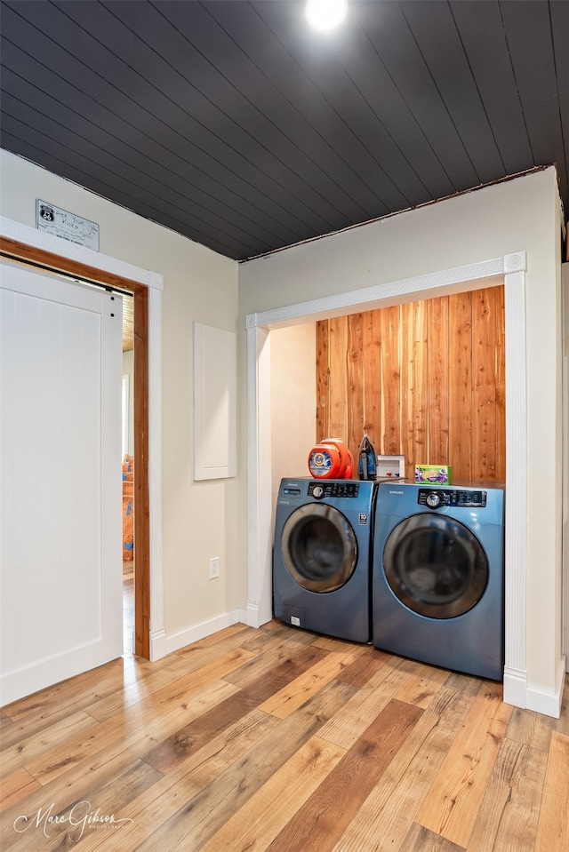 1042 N Lane Dr, Shreveport, LA 71107 - laundry area with wood-type flooring, baseboards, laundry area, and independent washer and dryer