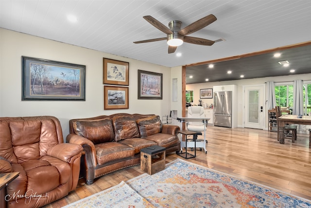 1042 N Lane Dr, Shreveport, LA 71107 - living area featuring light wood-style flooring, visible vents, recessed lighting, and ceiling fan