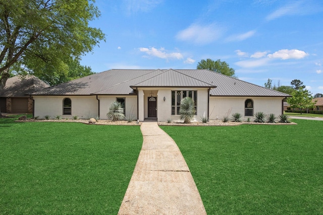 ranch-style home featuring a front lawn and brick siding