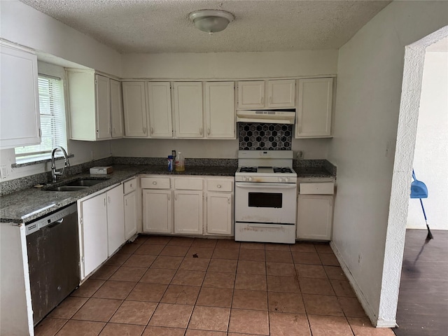 kitchen with a sink, a textured ceiling, white gas stove, dishwasher, and under cabinet range hood
