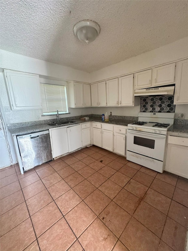 kitchen with under cabinet range hood, white gas range, dishwasher, a sink, and a textured ceiling