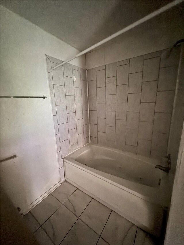 full bathroom with washtub / shower combination