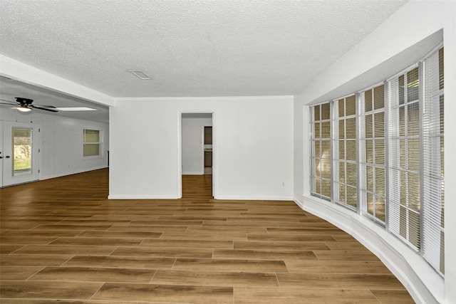1800 W Queens Ct, Arlington, TX 76014 - empty room with a textured ceiling, wood finished floors, baseboards, and ceiling fan