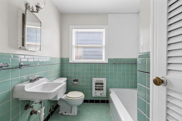 3717 Parkwood St, Waco, TX 76710 - full bathroom featuring toilet, wainscoting, a washtub, heating unit, and tile patterned flooring