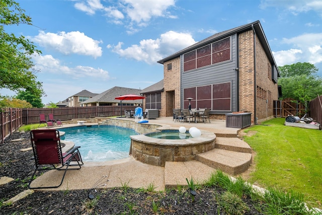 view of swimming pool featuring a fenced backyard, a yard, a diving board, a patio, and a pool with connected hot tub