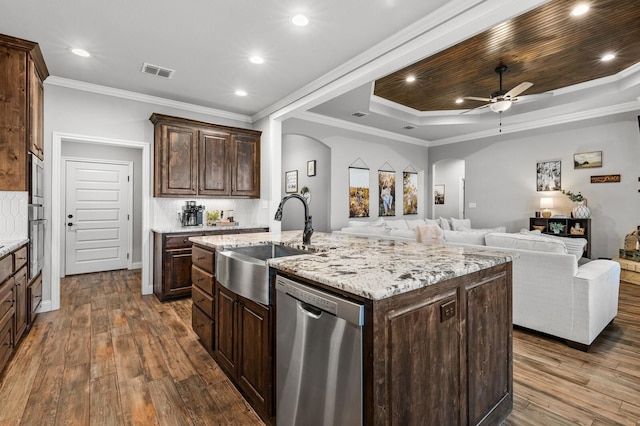 10009 Wildberry Dr, Waco, TX 76712 - kitchen with a sink, stainless steel appliances, visible vents, arched walkways, and a tray ceiling