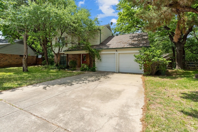 view of front facade with driveway, fence, an attached garage, a shingled roof, and a front yard
