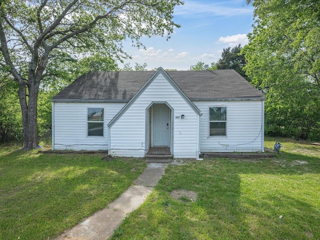 bungalow-style house featuring a front lawn and a shingled roof