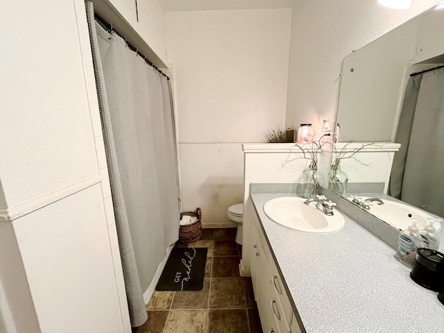 107 N Main St, Crandall, TX 75114 - bathroom featuring toilet, a shower with curtain, and vanity