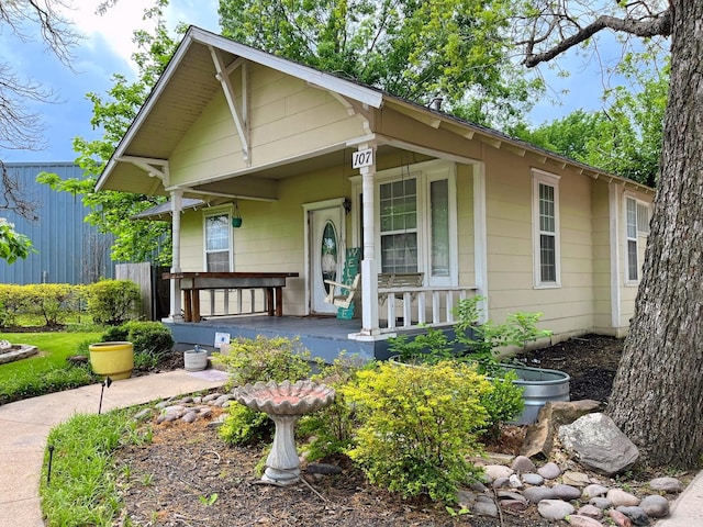 107 N Main St, Crandall, TX 75114 - bungalow-style house featuring covered porch