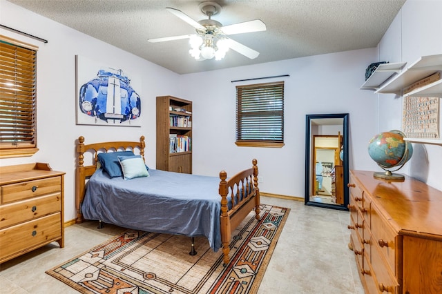 bedroom featuring ceiling fan and a textured ceiling