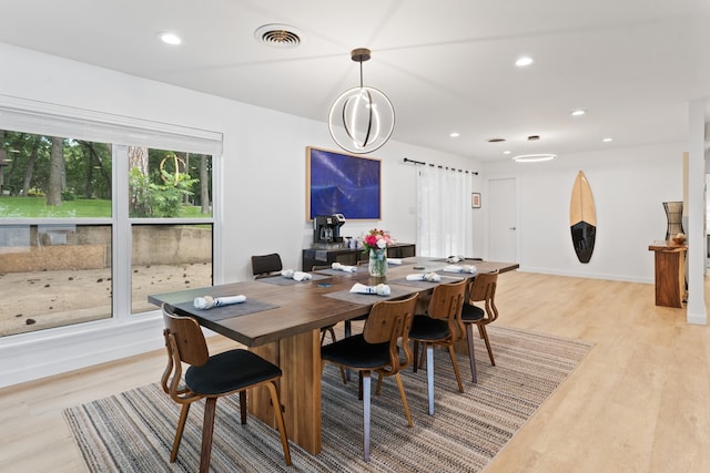 dining room with visible vents, light wood-type flooring, recessed lighting, and baseboards