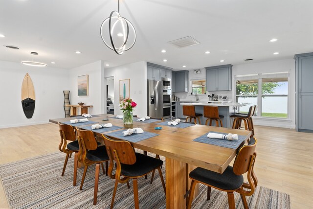 dining room with visible vents, recessed lighting, light wood-style flooring, and baseboards