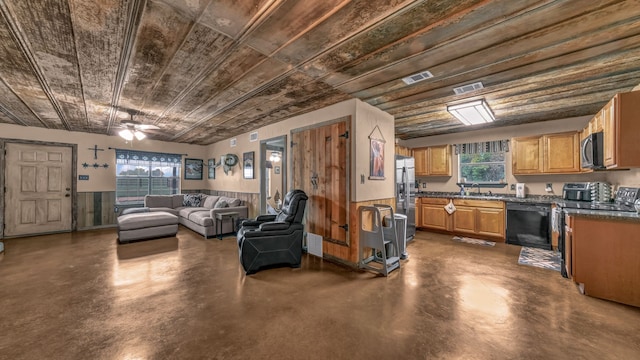 2380 County Road 422, Huckabay, TX 76401 - living area featuring visible vents, wooden ceiling, and finished concrete floors
