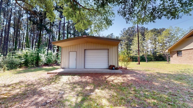view of detached garage