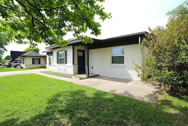 2427 Costa Mesa Dr, Dallas, TX 75228 - ranch-style home with a front lawn and brick siding