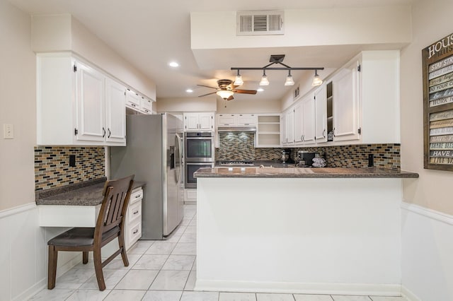 kitchen featuring recessed lighting, visible vents, a ceiling fan, a peninsula, and appliances with stainless steel finishes