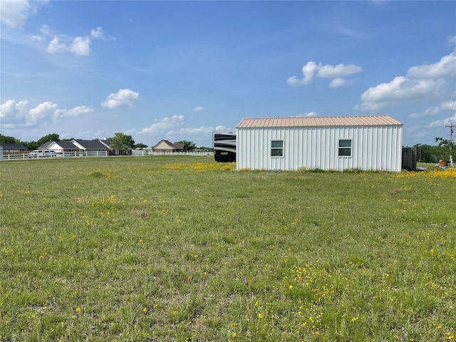 view of yard featuring an outdoor structure and a pole building