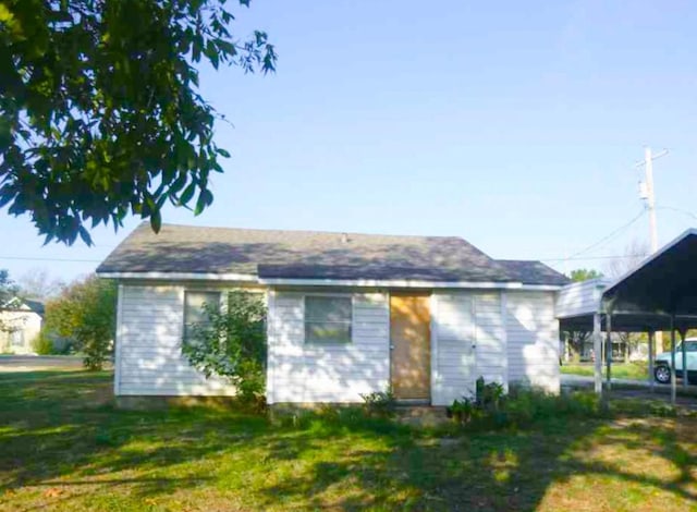 back of house with a lawn