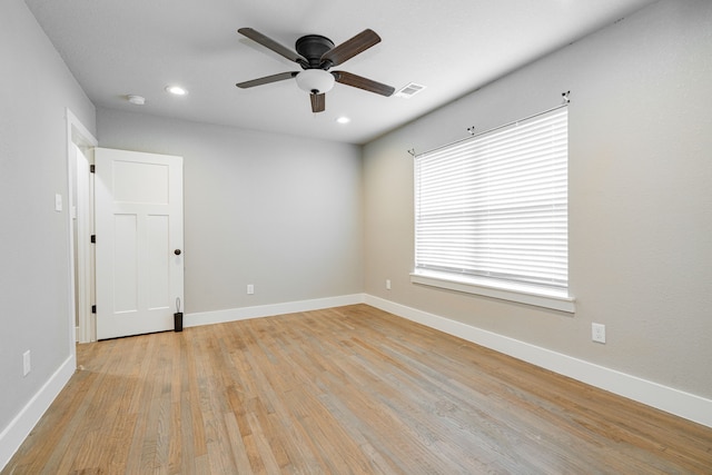 empty room featuring a ceiling fan, light wood-style flooring, baseboards, visible vents, and recessed lighting