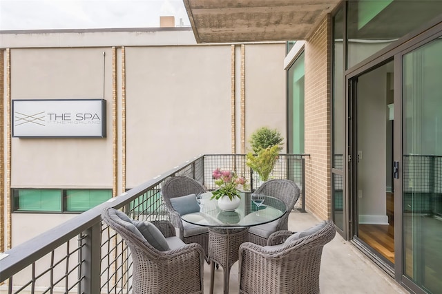 balcony with outdoor dining space