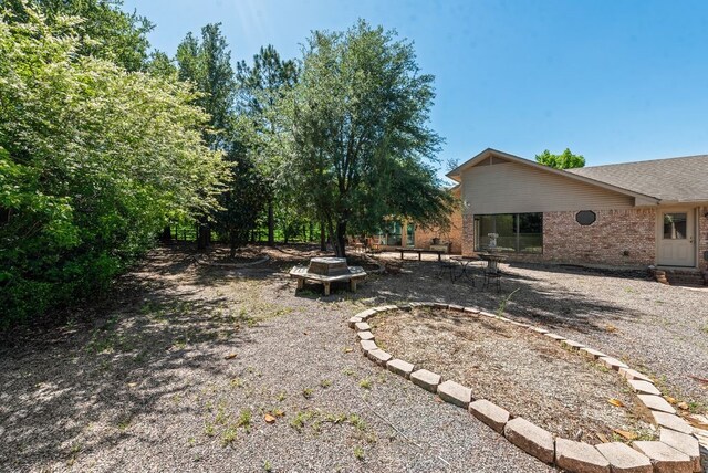 104 Kiowa Dr N, Gainesville, TX 76240 - view of yard