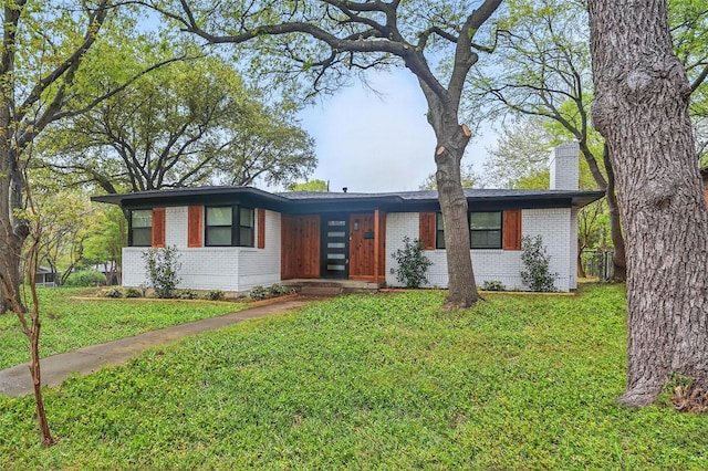 841 Lake Terrace Cir, Dallas, TX 75218 - mid-century home featuring brick siding, a chimney, and a front lawn