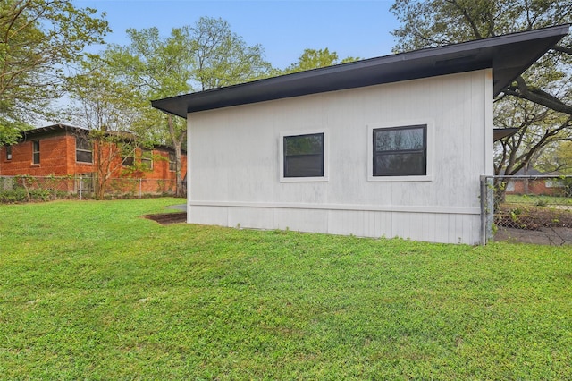 841 Lake Terrace Cir, Dallas, TX 75218 - view of side of property