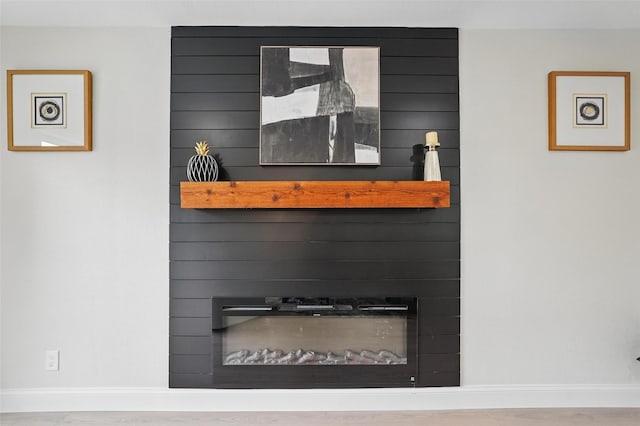 841 Lake Terrace Cir, Dallas, TX 75218 - detailed view of baseboards and wood finished floors