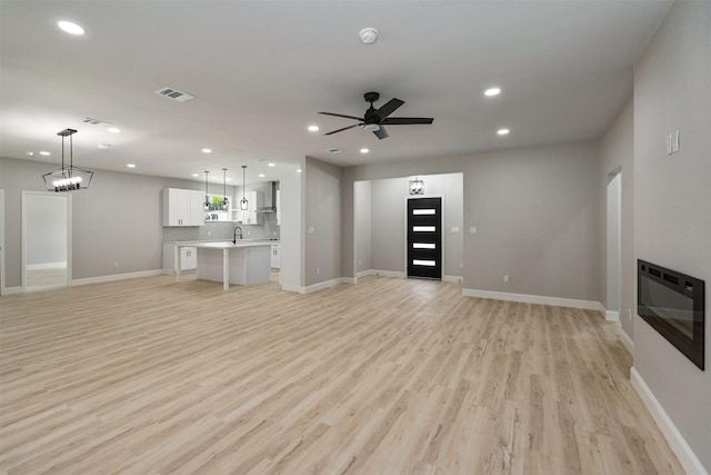 208 Splitrail Dr, Mabank, TX 75143 - unfurnished living room featuring baseboards, light wood-style flooring, visible vents, and recessed lighting