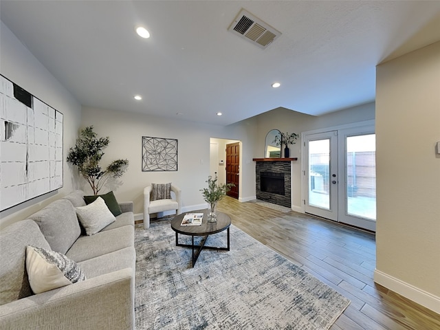 living room featuring baseboards, wood finished floors, visible vents, and recessed lighting
