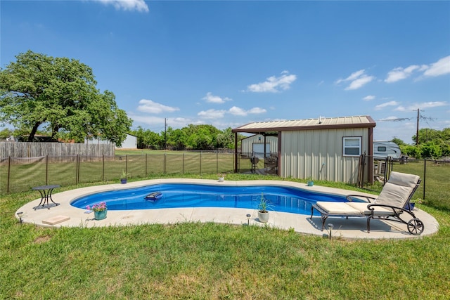113 S Hill Top Ct, Springtown, TX 76082 - view of swimming pool featuring fence, a fenced in pool, and a yard