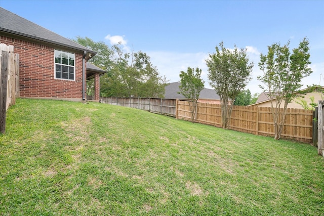 view of yard featuring a fenced backyard