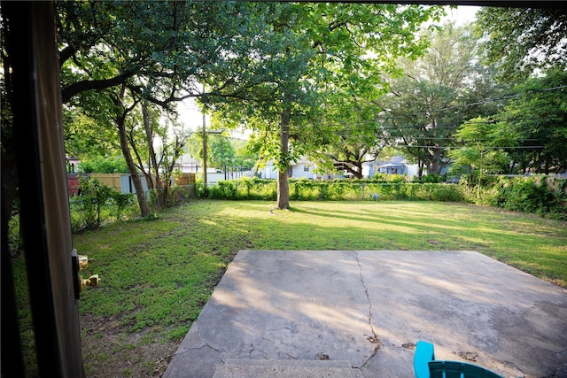 3143 Grayson Dr, Dallas, TX 75224 - view of yard featuring a patio