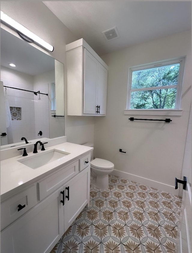 186 Vista Dr, Eustace, TX 75124 - bathroom with vanity, walk in shower, baseboards, toilet, and visible vents