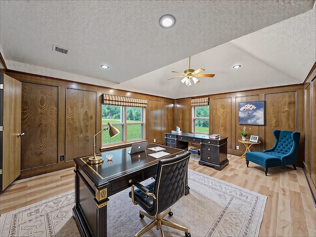 907 Red Oak Creek Dr, Ovilla, TX 75154 - office area featuring light wood-style floors, a textured ceiling, a ceiling fan, lofted ceiling, and recessed lighting