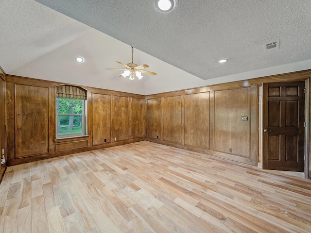 907 Red Oak Creek Dr, Ovilla, TX 75154 - unfurnished room with a textured ceiling, ceiling fan, vaulted ceiling, light wood-style floors, and recessed lighting