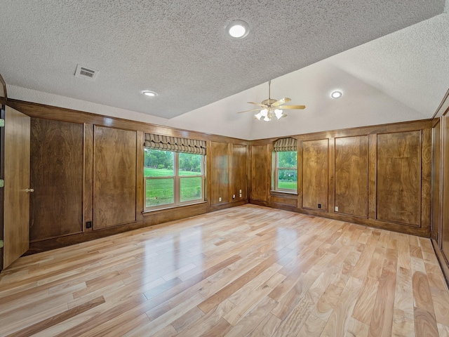 907 Red Oak Creek Dr, Ovilla, TX 75154 - empty room with a textured ceiling, a ceiling fan, light wood-style flooring, vaulted ceiling, and recessed lighting