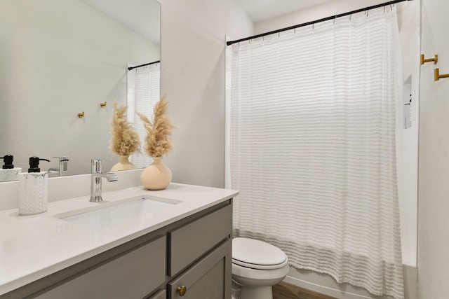 bathroom with shower / bath combo with shower curtain, vanity, and toilet