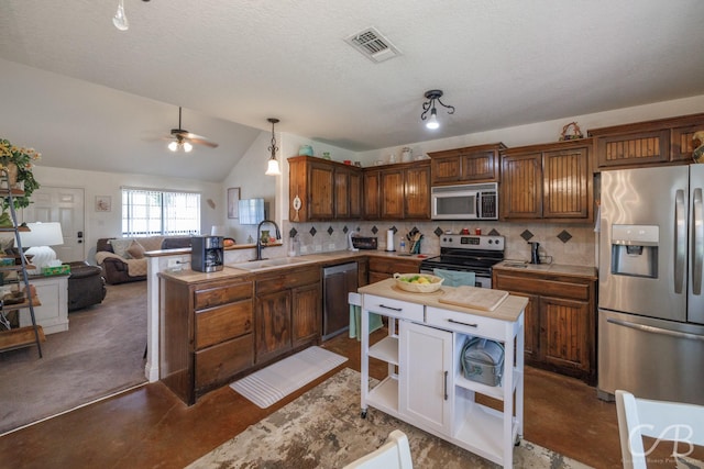 kitchen featuring visible vents, decorative backsplash, stainless steel appliances, and a sink