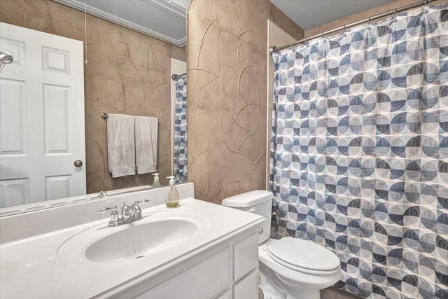 full bath featuring toilet, vanity, and a shower with curtain