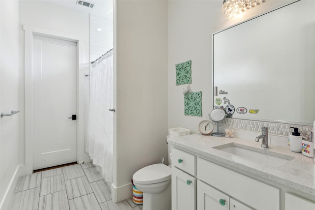 full bath featuring toilet, a shower with curtain, vanity, and visible vents