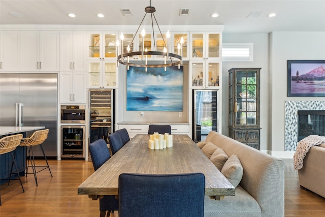 dining area featuring an inviting chandelier, visible vents, wine cooler, and recessed lighting