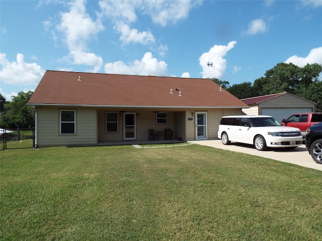 view of front of home with a front lawn, fence, and a garage
