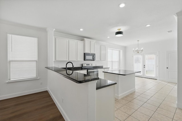 924 Charleston Ln, Savannah, TX 76227 - kitchen featuring stainless steel electric range oven, black microwave, baseboards, and a kitchen island