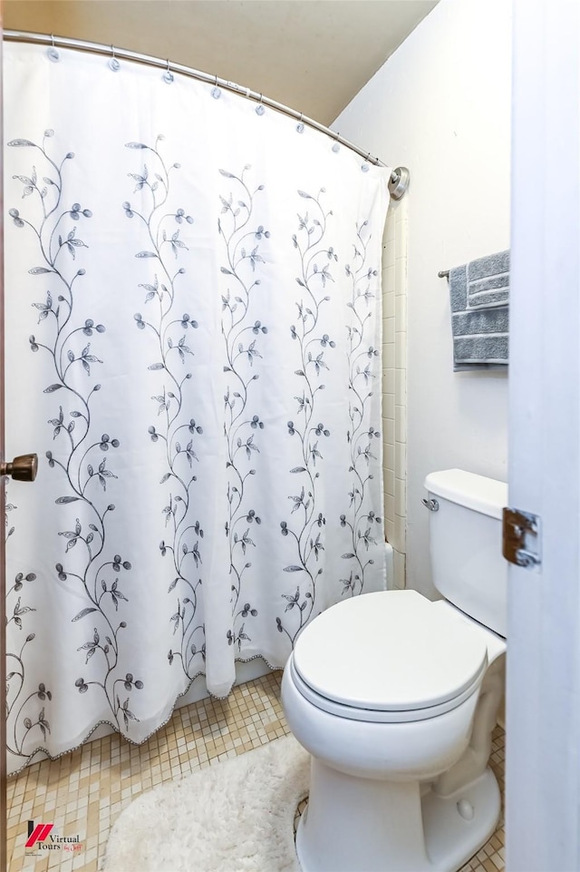 9820 Hillsboro Dr, Shreveport, LA 71118 - full bath with shower / bath combo with shower curtain and toilet