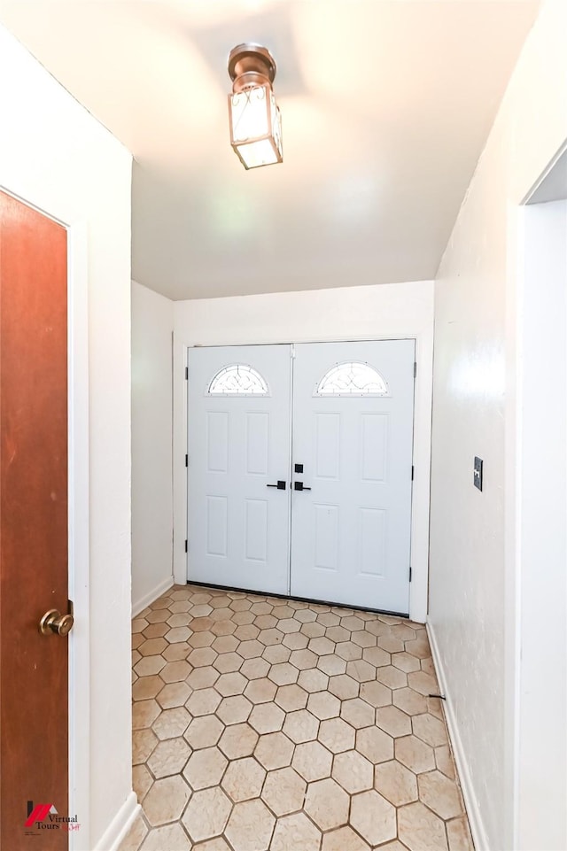 9820 Hillsboro Dr, Shreveport, LA 71118 - foyer featuring baseboards and light floors