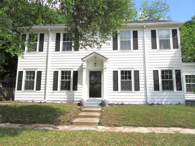 415 Easy St, Marlin, TX 76661 - colonial home with a front lawn
